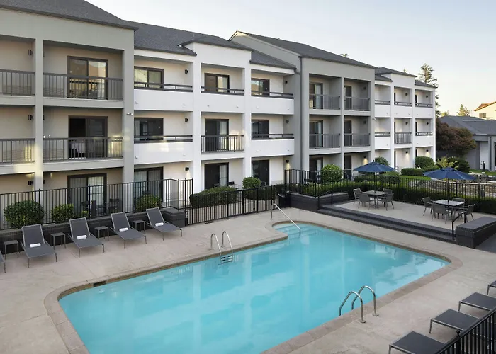 Courtyard By Marriott