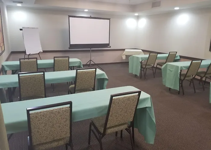 Holiday Inn Express -Airport By Ihg