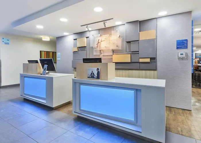 Holiday Inn Express Airport - Polo Park By Ihg