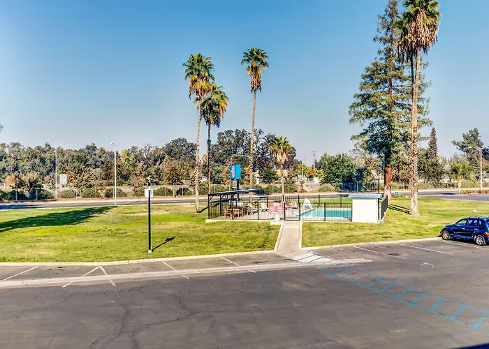 Motel 6-, Ca
