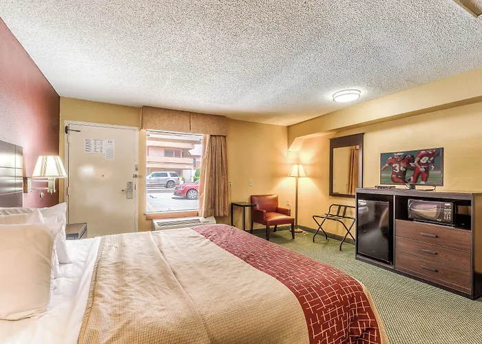 Red Roof Inn West