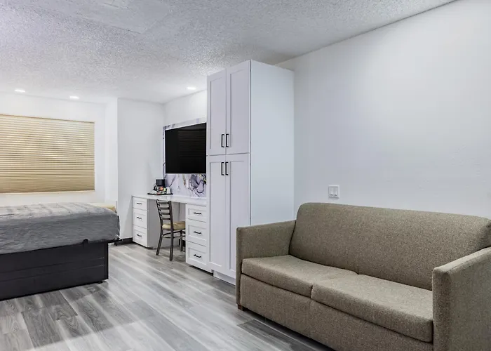 Western Skies Inn & Suites