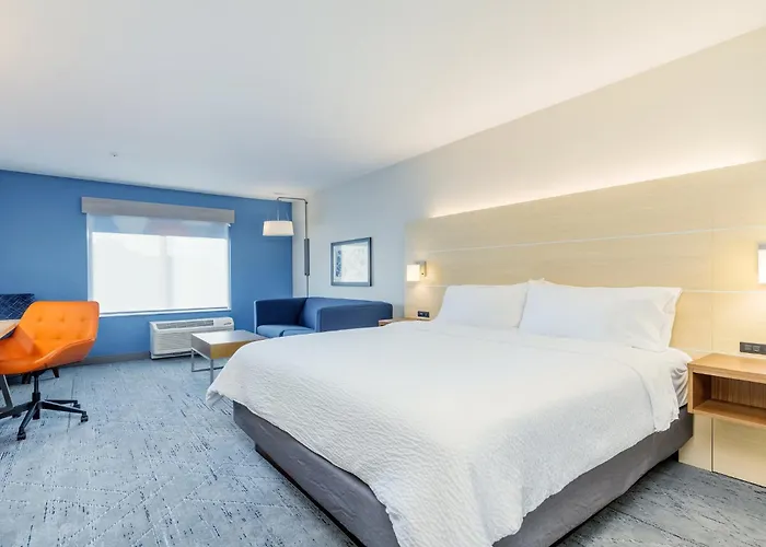 Holiday Inn Express & Suites - Medford By Ihg