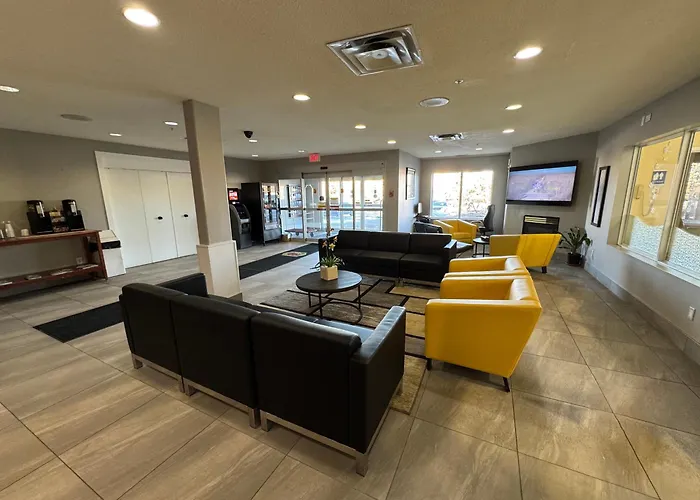 Super 8 By Wyndham Edmonton South