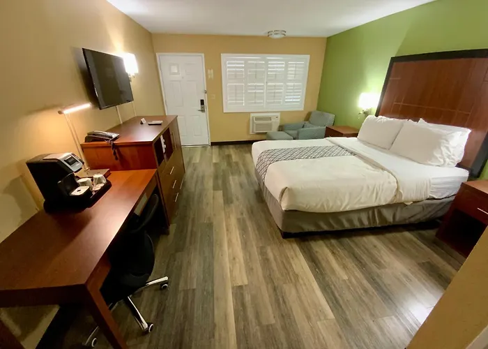 Knights Inn Motel