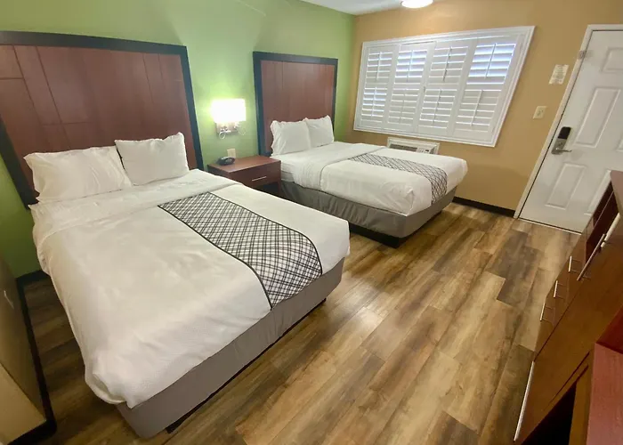 Knights Inn Motel
