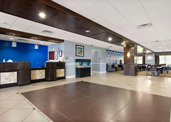 Portland Inn & Suites
