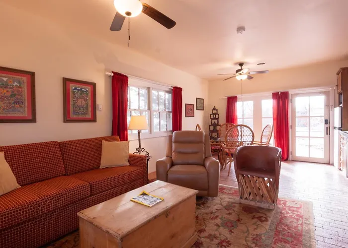 Casa Blanca Inn And Suites