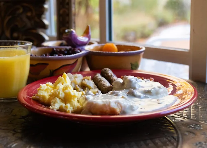 Casa Blanca Inn And Suites