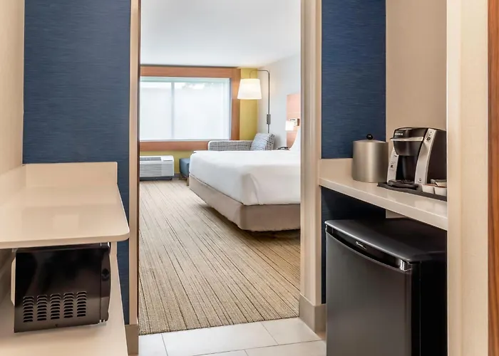 Holiday Inn Express & Suites - Milwaukee West Allis By Ihg