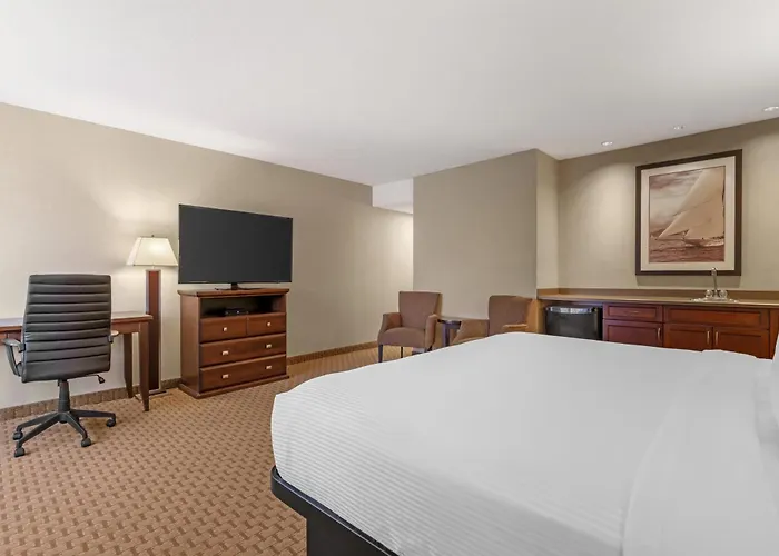 Best Western Plus Emerald Isle Hotel