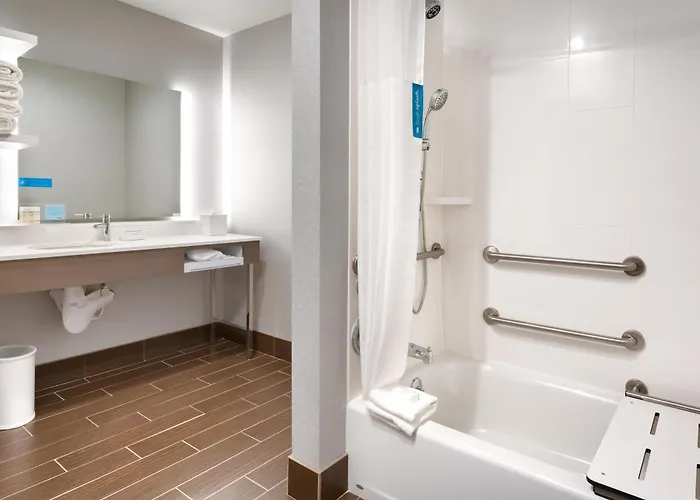 Hampton Inn & Suites Anaheim Resort Convention Center