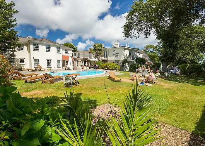 Les Douvres Hotel