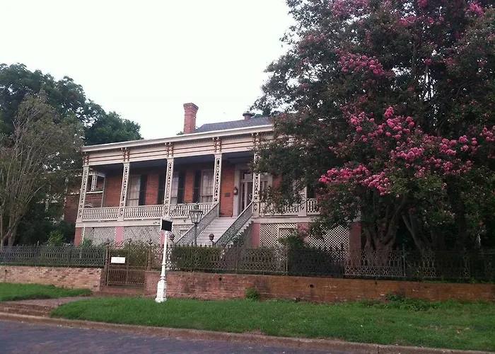 Corners Mansion Inn - A Bed And Breakfast