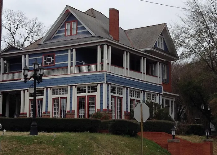 2439 Fairfield "A Bed And Breakfast"