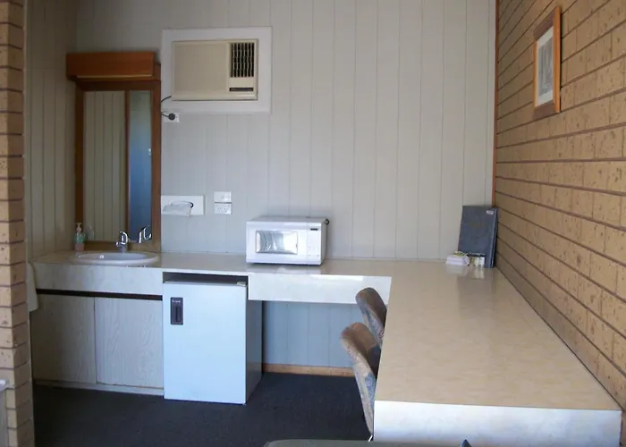 Country Home Motor Inn