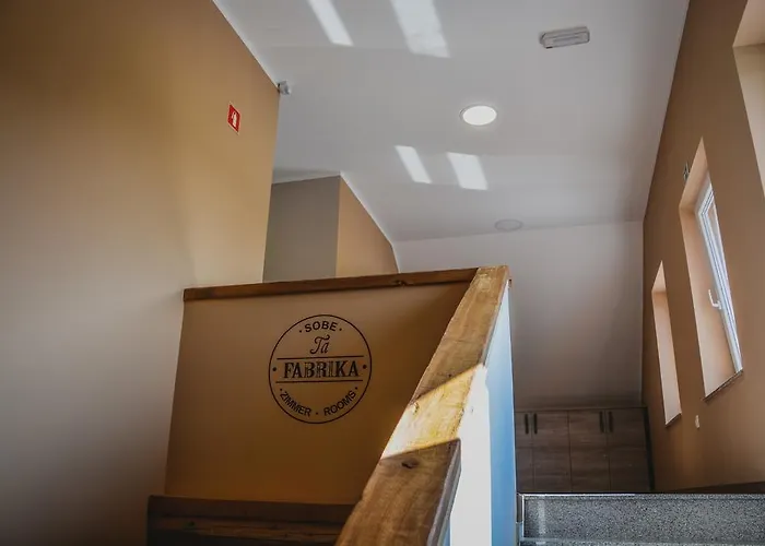 Ta Fabrika Restavracija,Pizzerija In Prenocisca