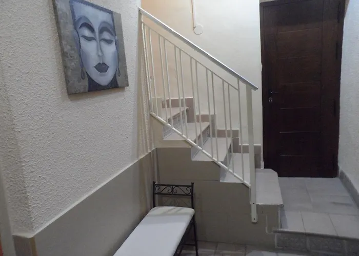 Hostal Dos De Mayo