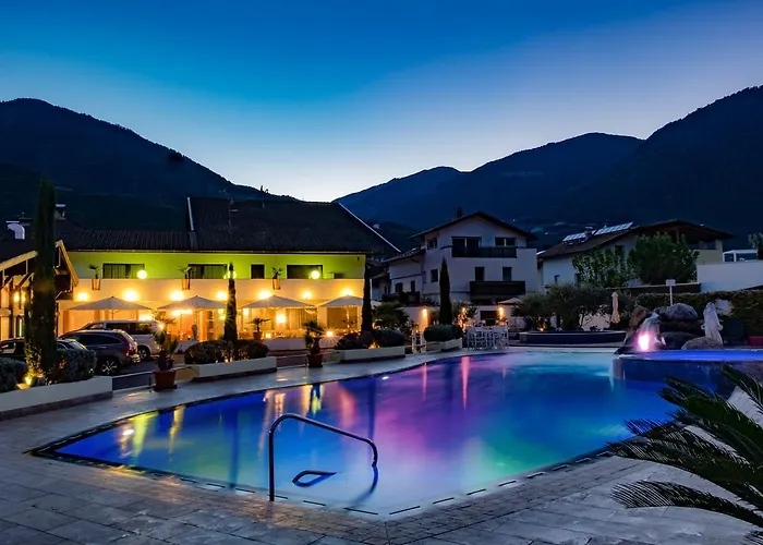 Schlosshof Suedtirol - Hotel & Camping Resort Lana