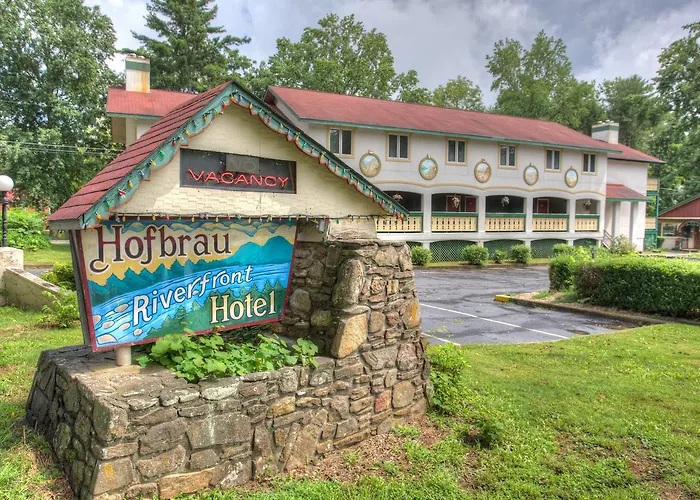 Hofbrau Riverfront Hotel