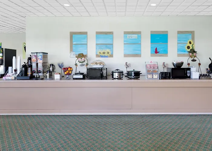 Super 8 By Wyndham Hope Hotel