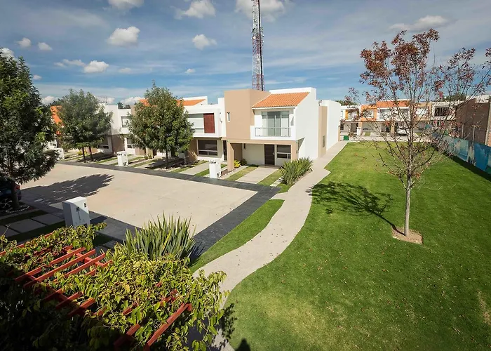 Redwood Villas Zona Industrial
