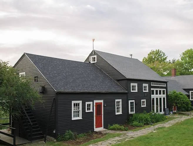 Squire Tarbox Inn
