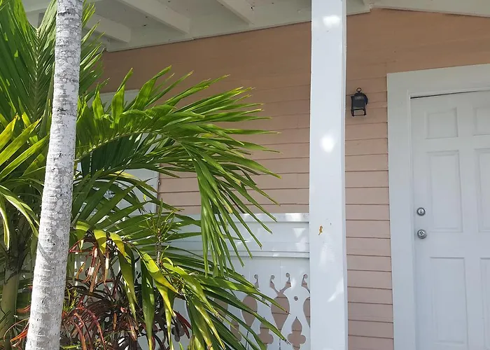 Courtney'S Place Historic Cottages & Inns Key West