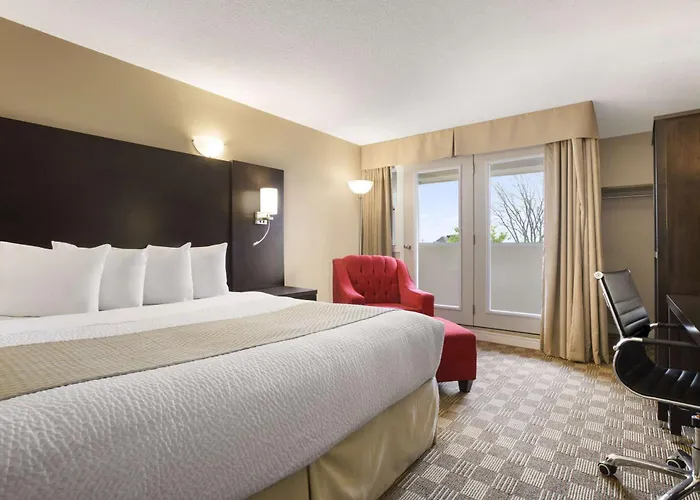 Days Inn & Suites By Wyndham North Bay Downtown