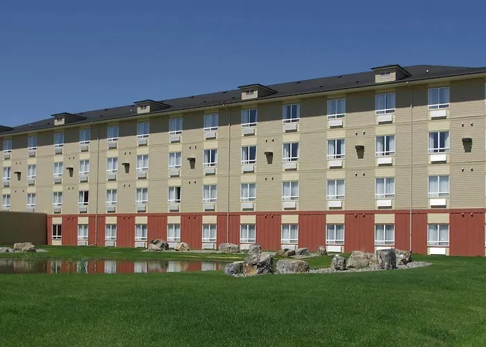 Camrose Resort Hotel