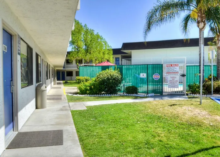 Motel 6 - , On I-5