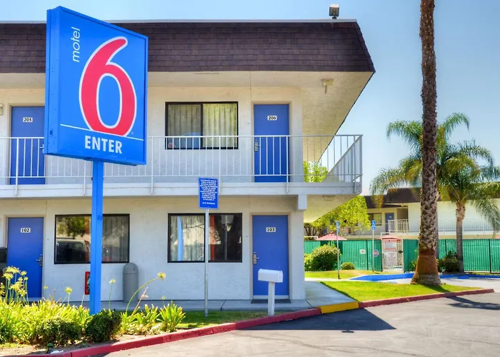 Motel 6 - , On I-5