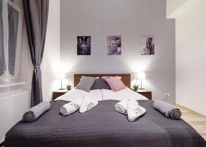 Cracow Rent Apartments: Spacious Stays Near Main Square