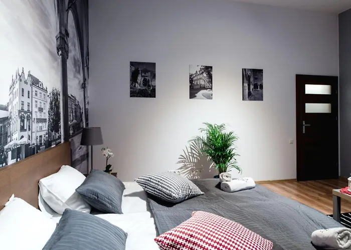 Cracow Rent Apartments: Spacious Stays Near Main Square