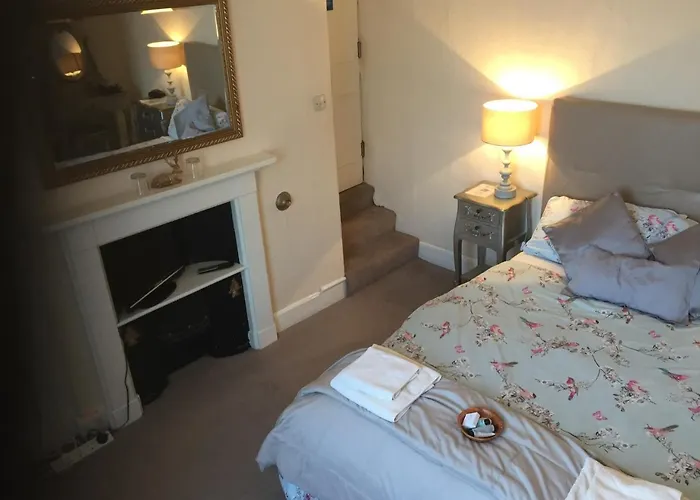 Holly Lodge