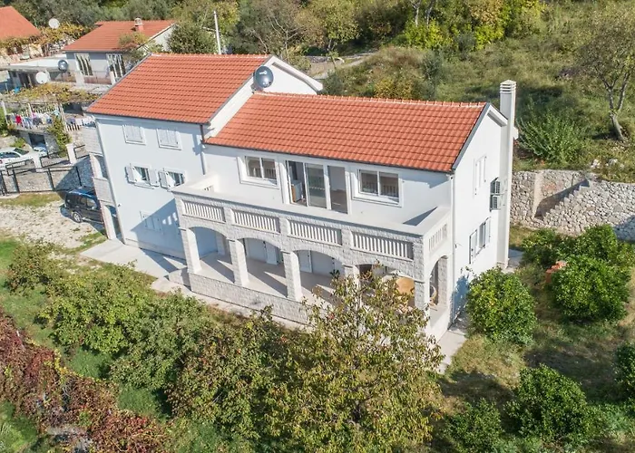 Queen Teuta - Sea View - Private Parking&Garden - BBQ Grill