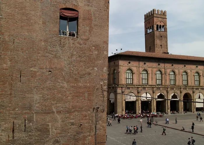 Casa Isolani Piazza Maggiore 1 Bologna