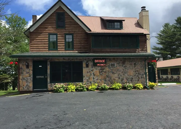 Pine Knoll Hotel Lakeside Lodge & Cabin