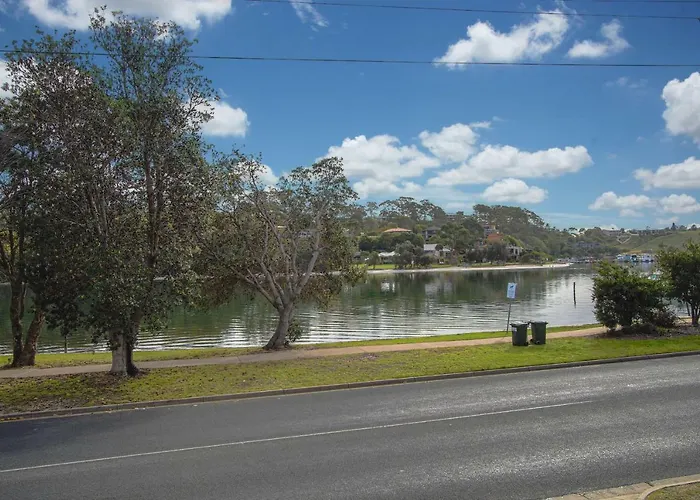 Hybiscus Waterfront Apartments