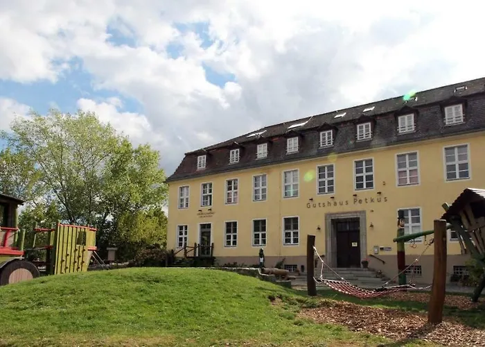 Familien- und Freizeithotel Gutshaus Petkus