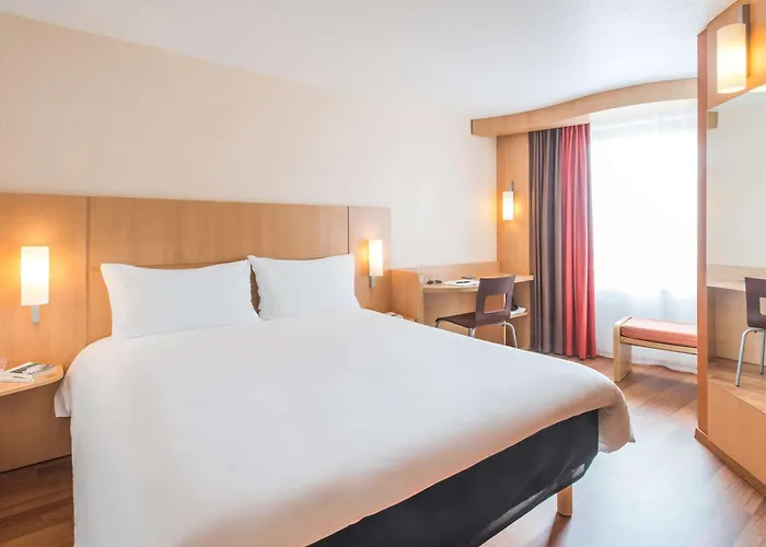 Ibis Nantes Centre Tour Bretagne Hotel