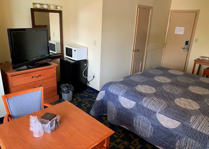 Rumford Motor Inn