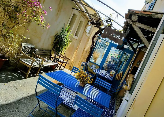 Fa Mille Maison Bleue Robion