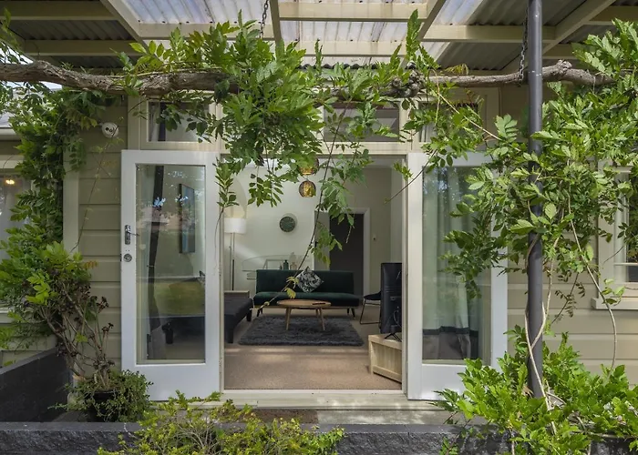 U Studios , Surestay Collection By BW