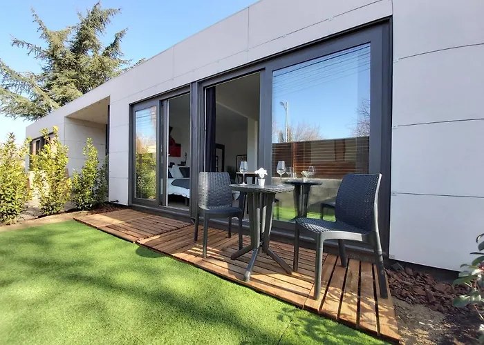 Acero y Piedra Apartamentos con jardín privado