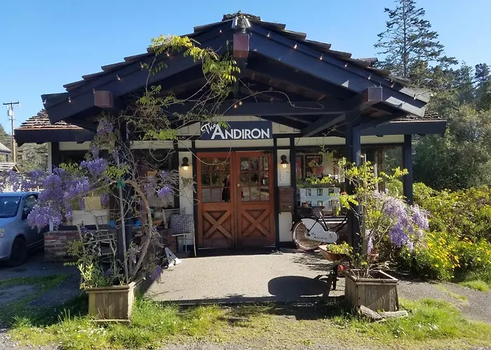 Andiron Seaside Inn & Cabins