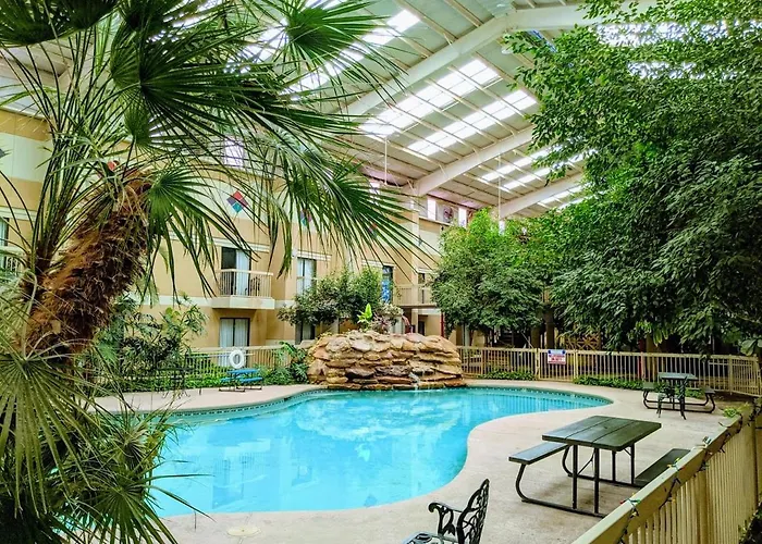 Atrium Inn