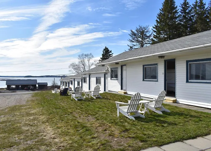 Friars Bay Inn & Cottages