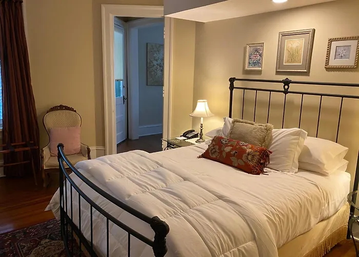 Inn At 835 Boutique Hotel
