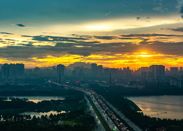 Light Hotel Ha Noi - Near Aeon Mall Long Bien Hanoi
